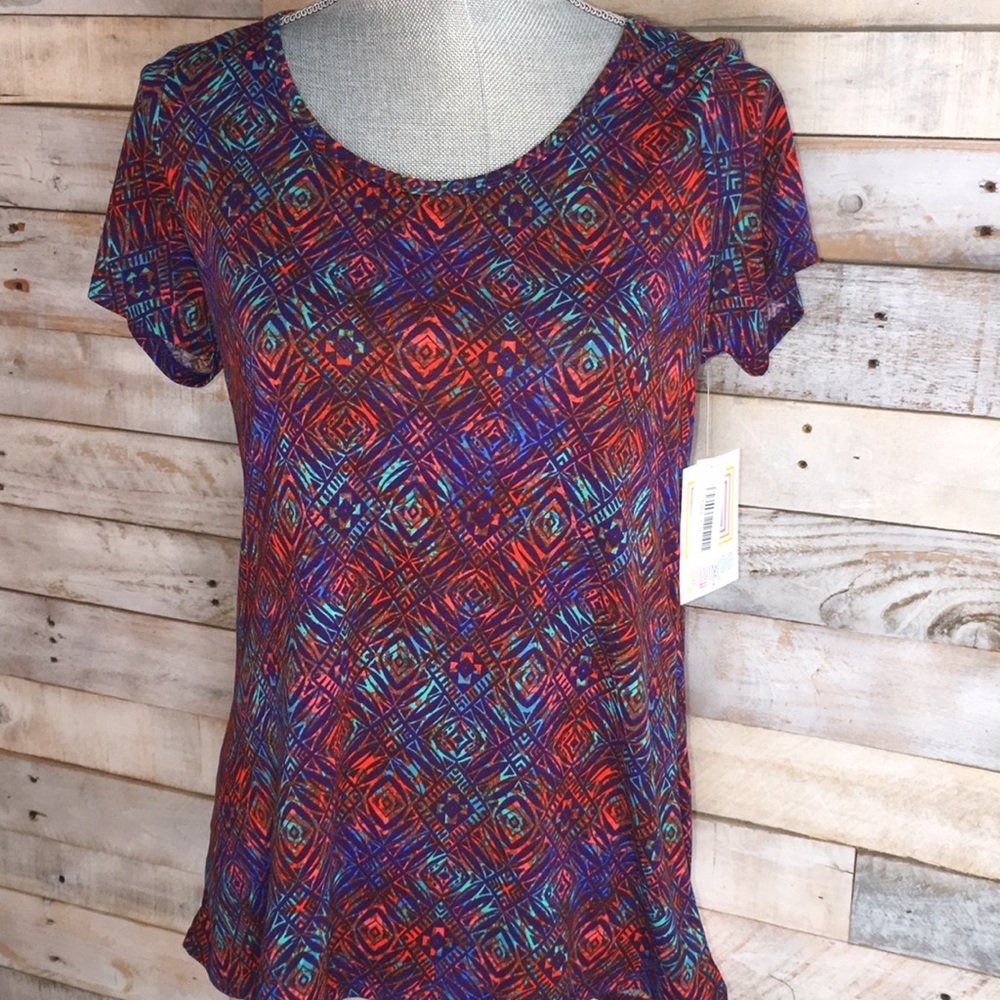 NWT S Lularoe Classic T